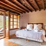 Villa The Stone House By Fidalsa Bárcena de Pie de Concha